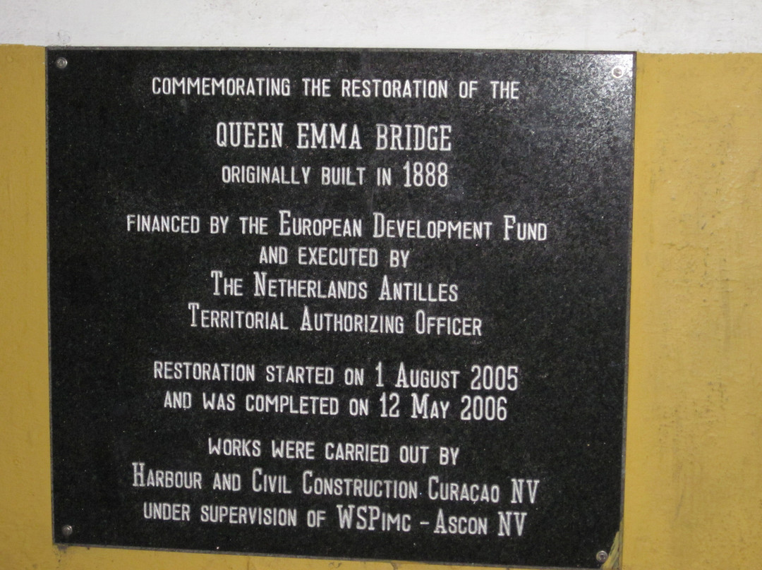 艾玛女王浮桥-威廉斯塔德必去景点