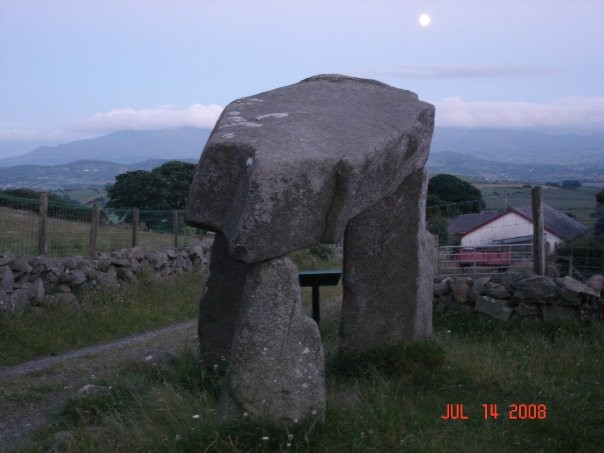 Legananny Dolmen景点图片