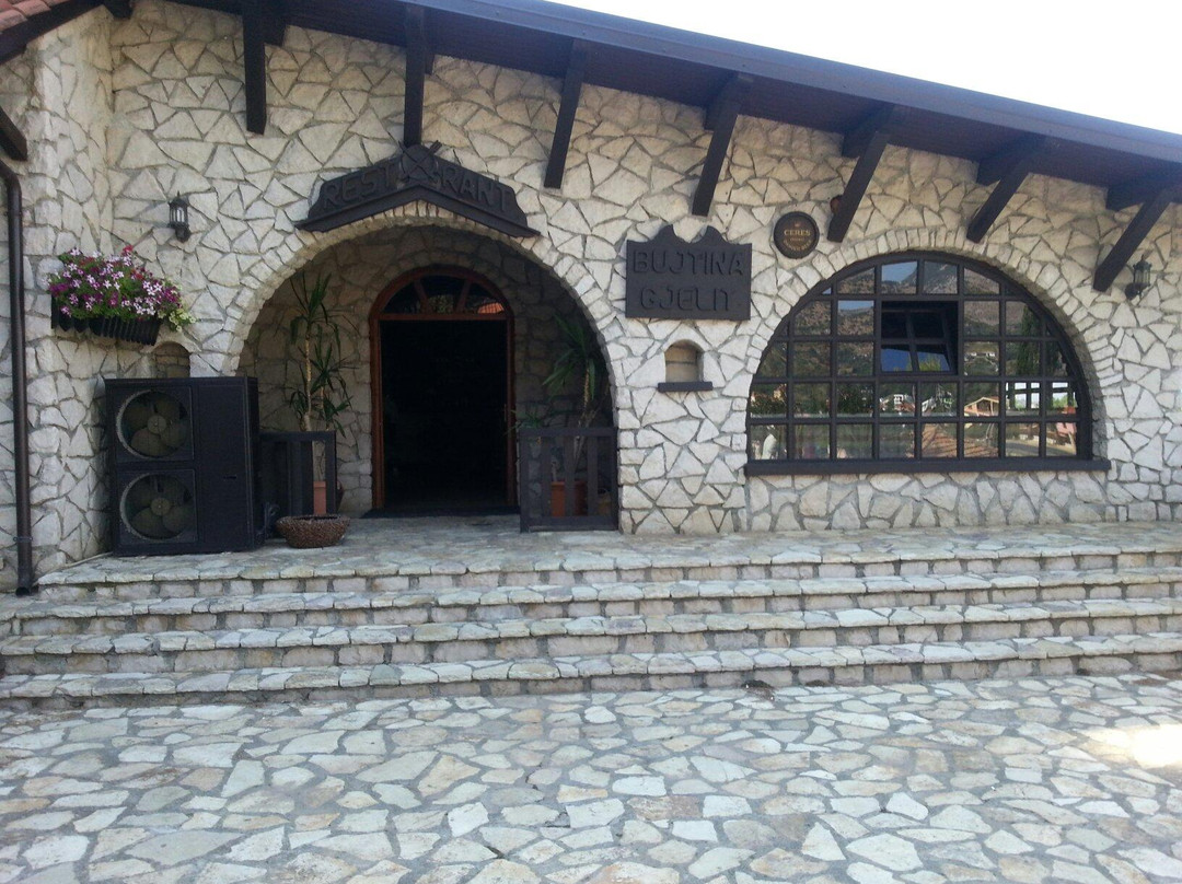 Lezhe餐馆和美食-Bujtina Gjelit (lezhë)
