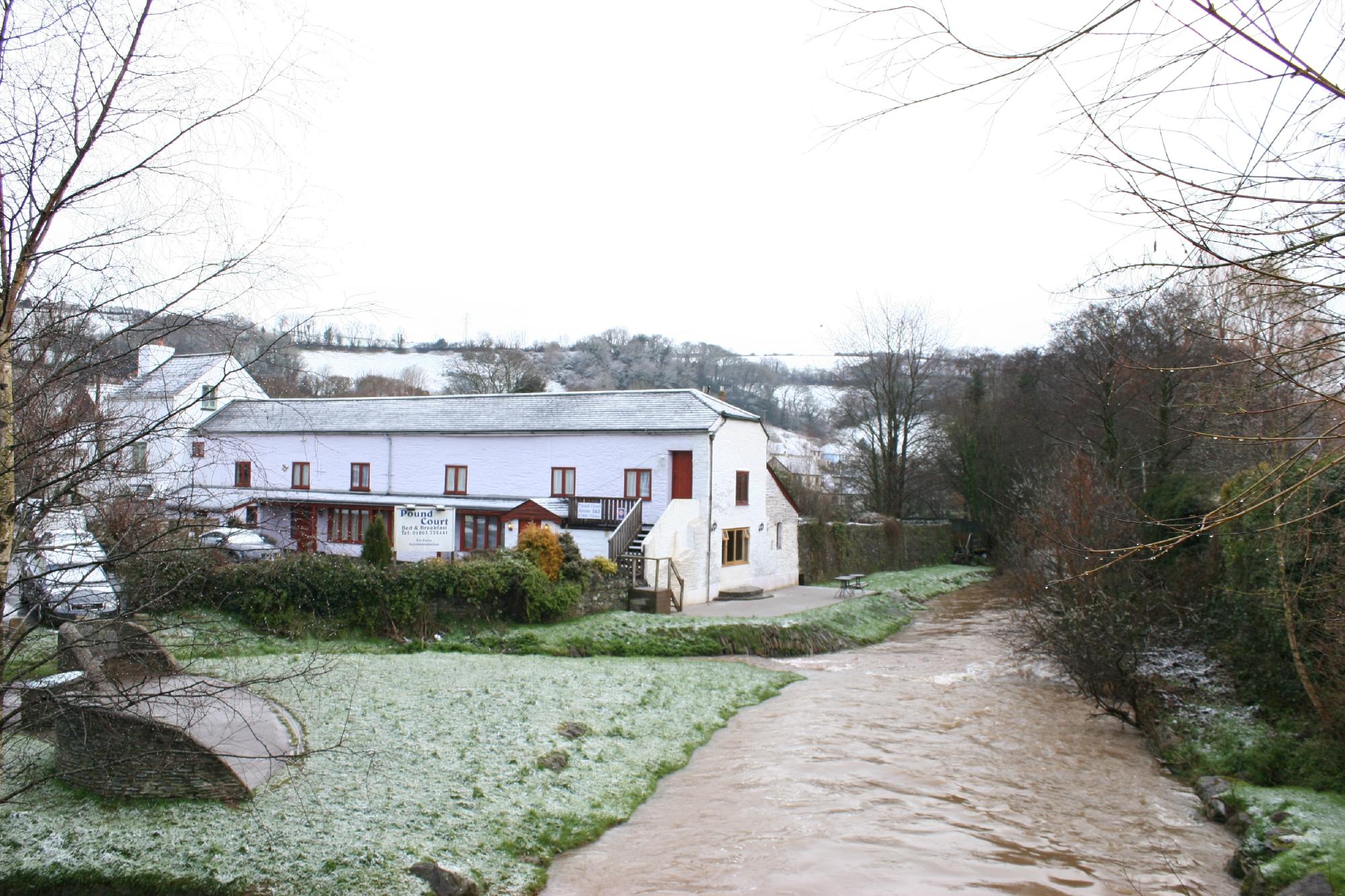 Pound Court Riverside Bed & Breakfast-浴室