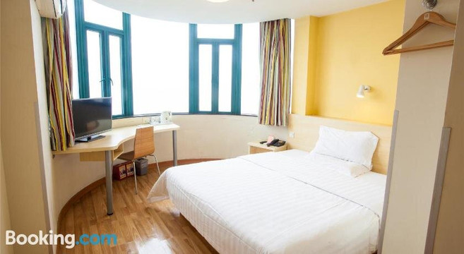 金色豪门酒店(桂林北站店)主图