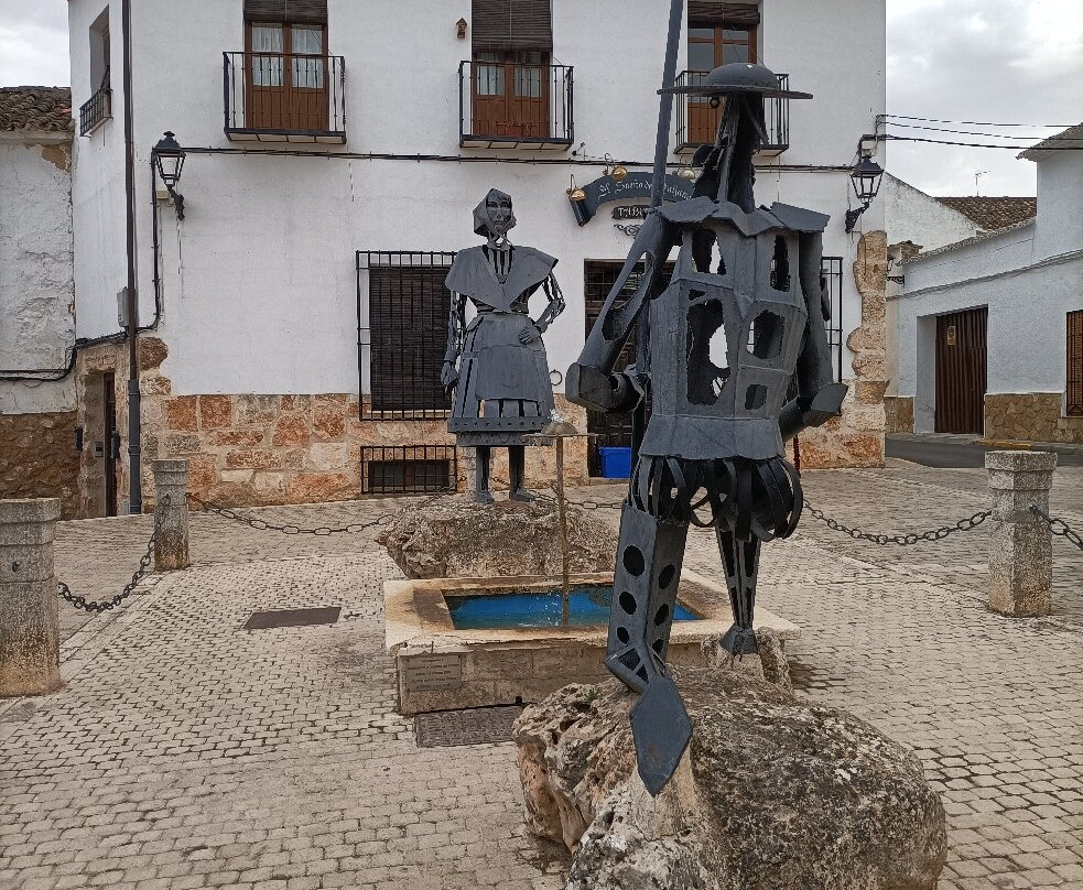 Monumento A Don Quijote Y Dulcinea景点图片