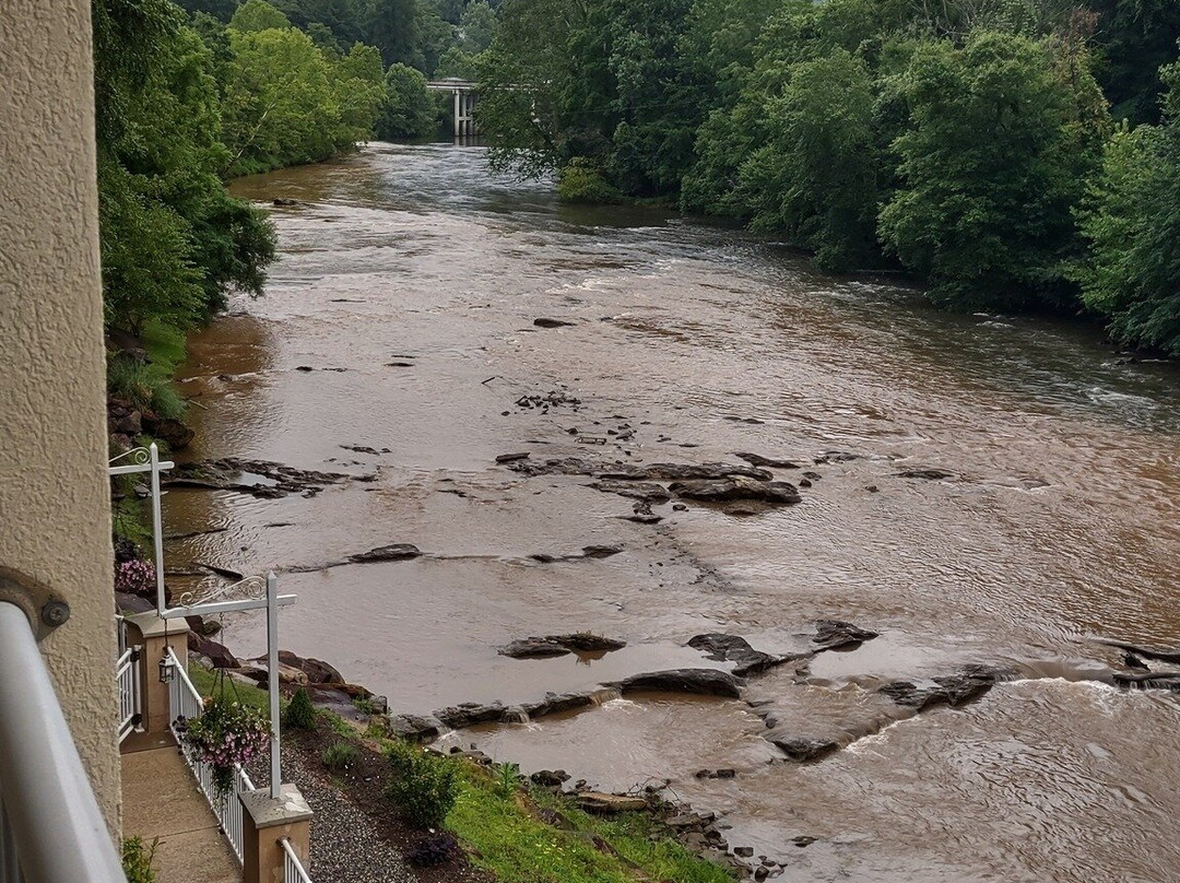 Best Western Plus River Escape Inn & Suites主图