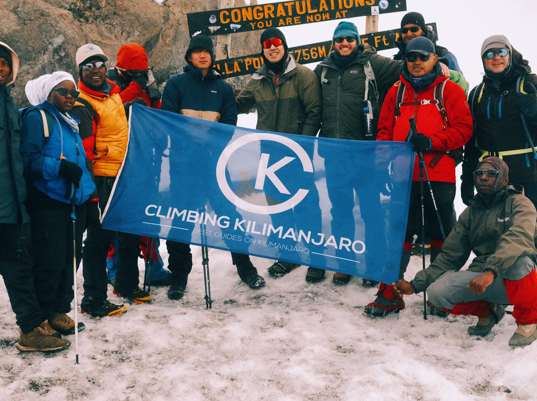 Climbing Kilimanjaro景点图片