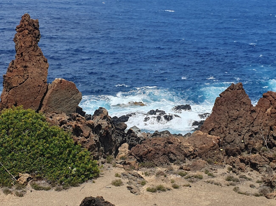 Faro di Punta Spadillo景点图片