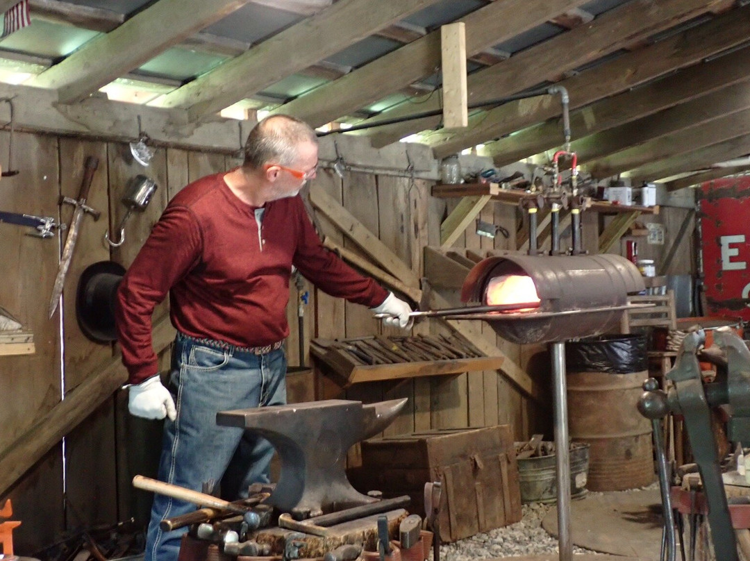 Forging at Quiver Full Farms景点图片