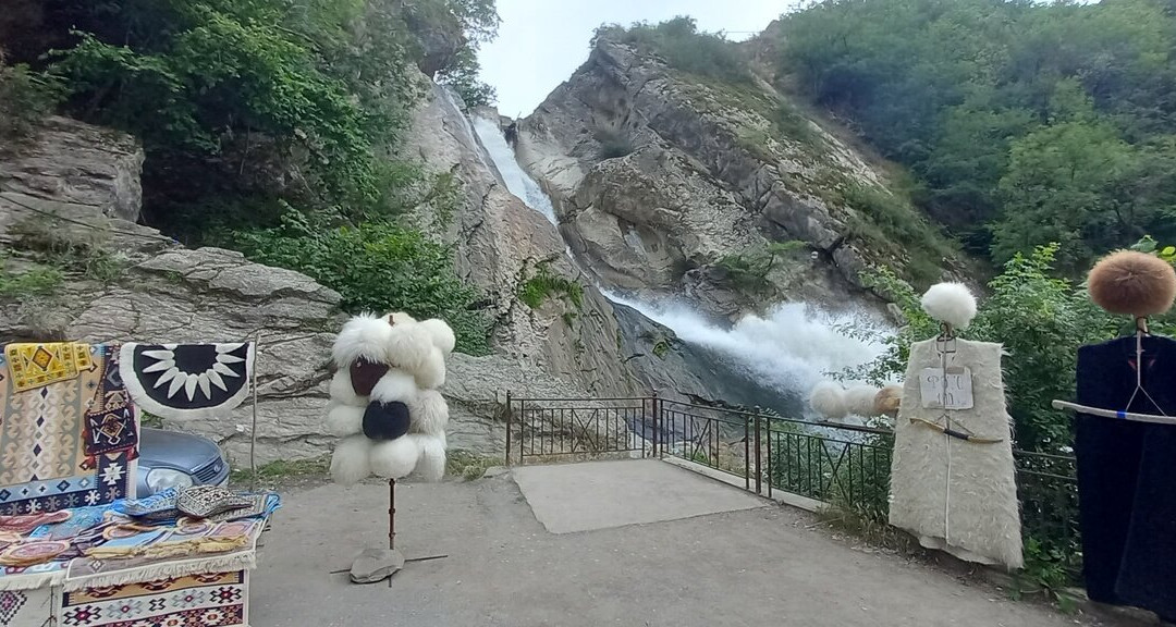Khanagskiy Waterfall景点图片