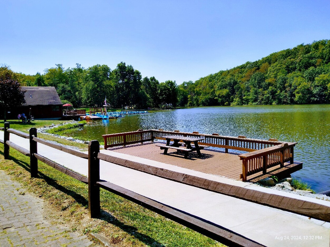 Twin Lakes Park景点图片