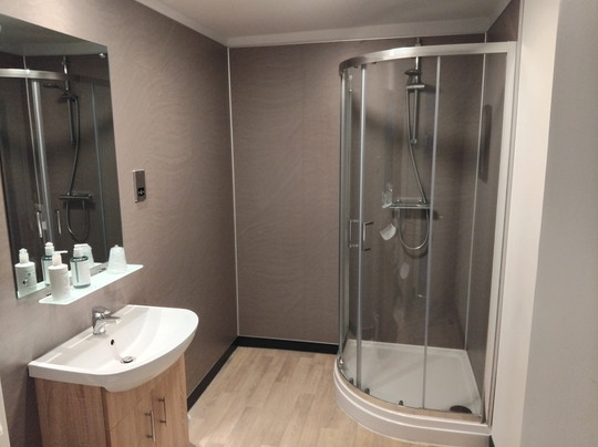 牛津喀里多尼亚酒店主图