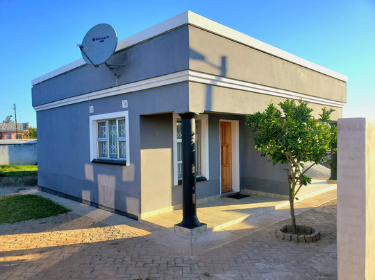 Dee's Food And Accommodation