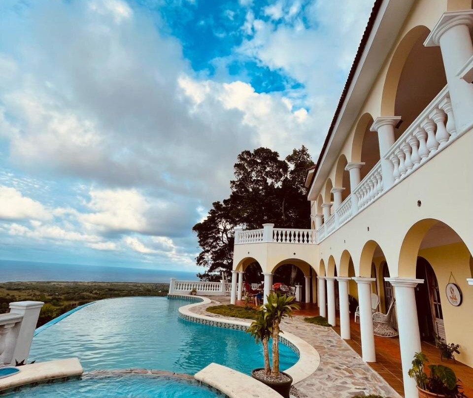 El Castillo Tropical