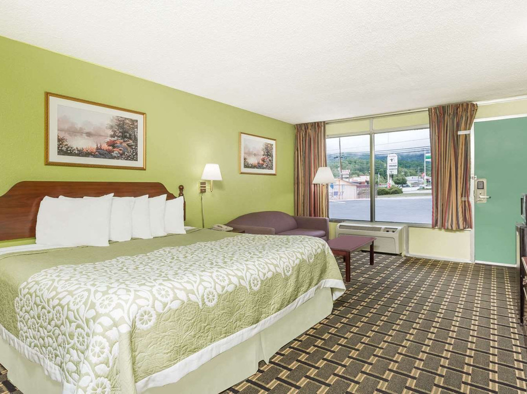 Days Inn by Wyndham Clayton