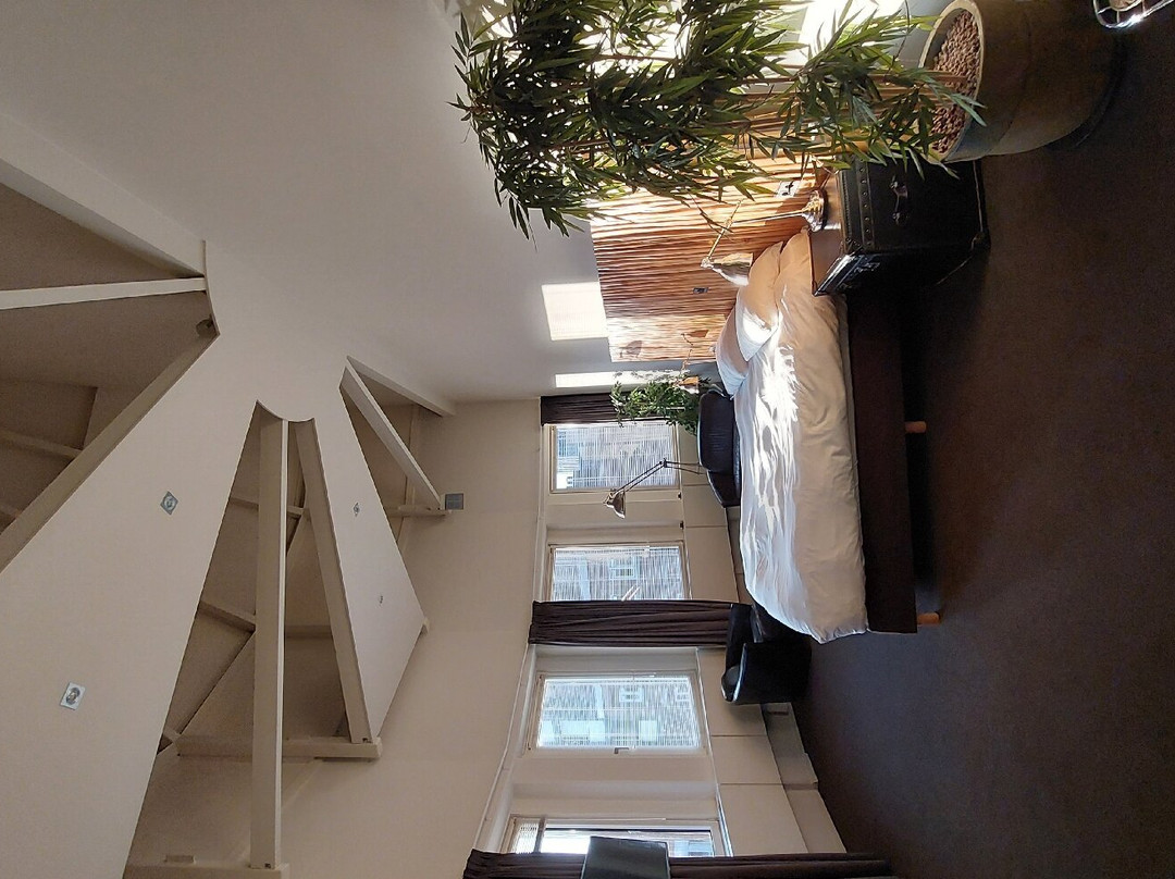 Queen Hotel Cafe Restaurant主图