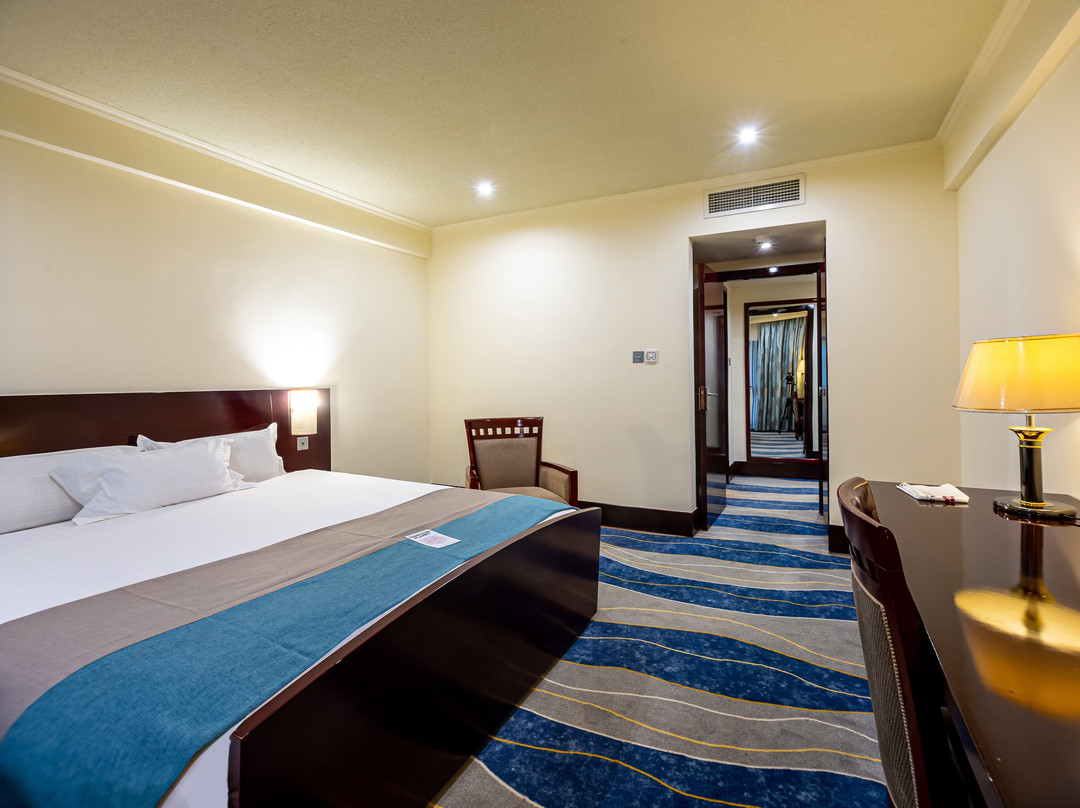 金色郁金香库马西市酒店主图