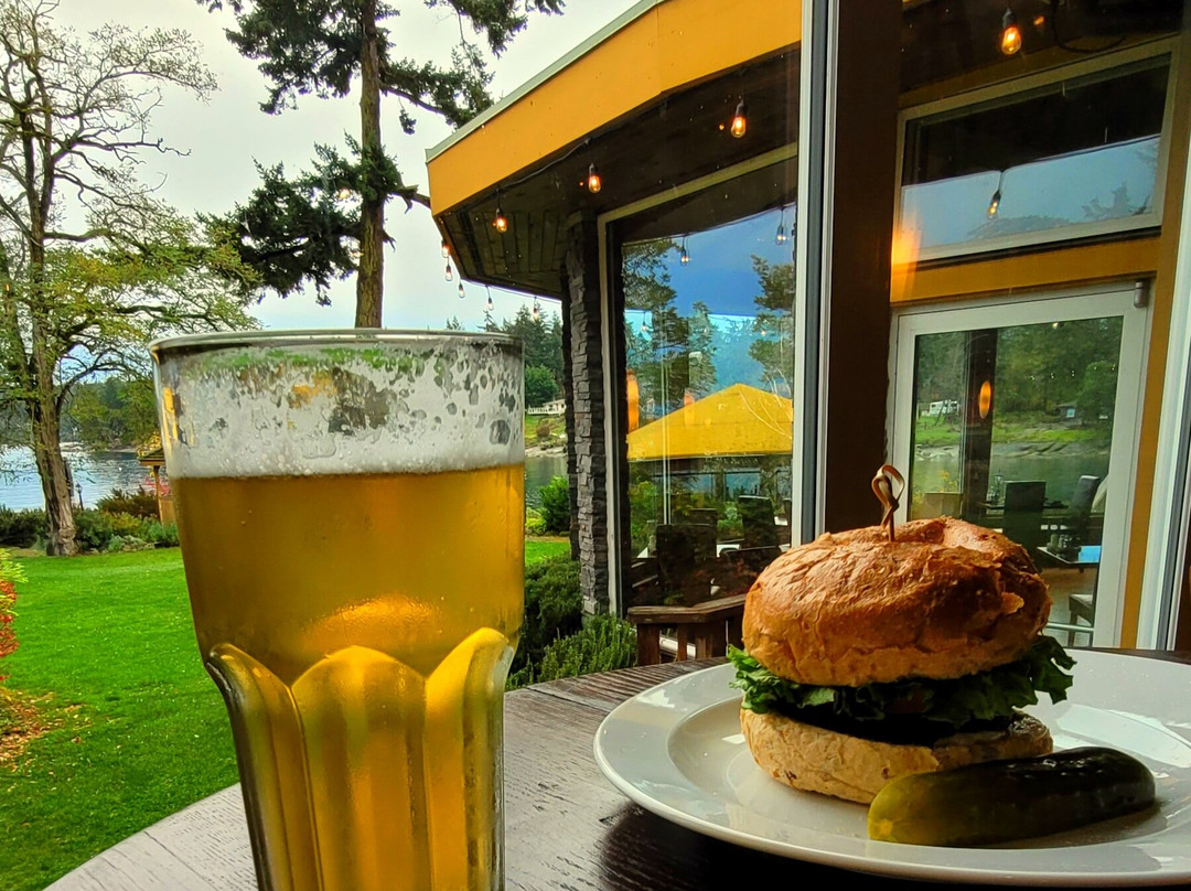 Galiano Oceanfront Inn and Spa主图