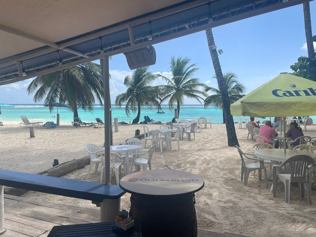 Carib Beach Bar-奥伊斯廷斯必去景点
