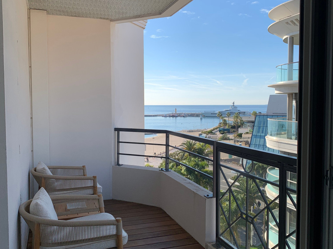 戛纳大华酒店主图