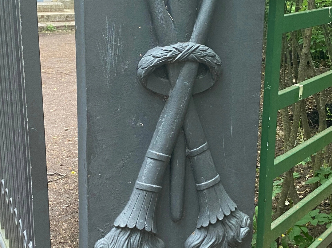 Monument to the Parents景点图片
