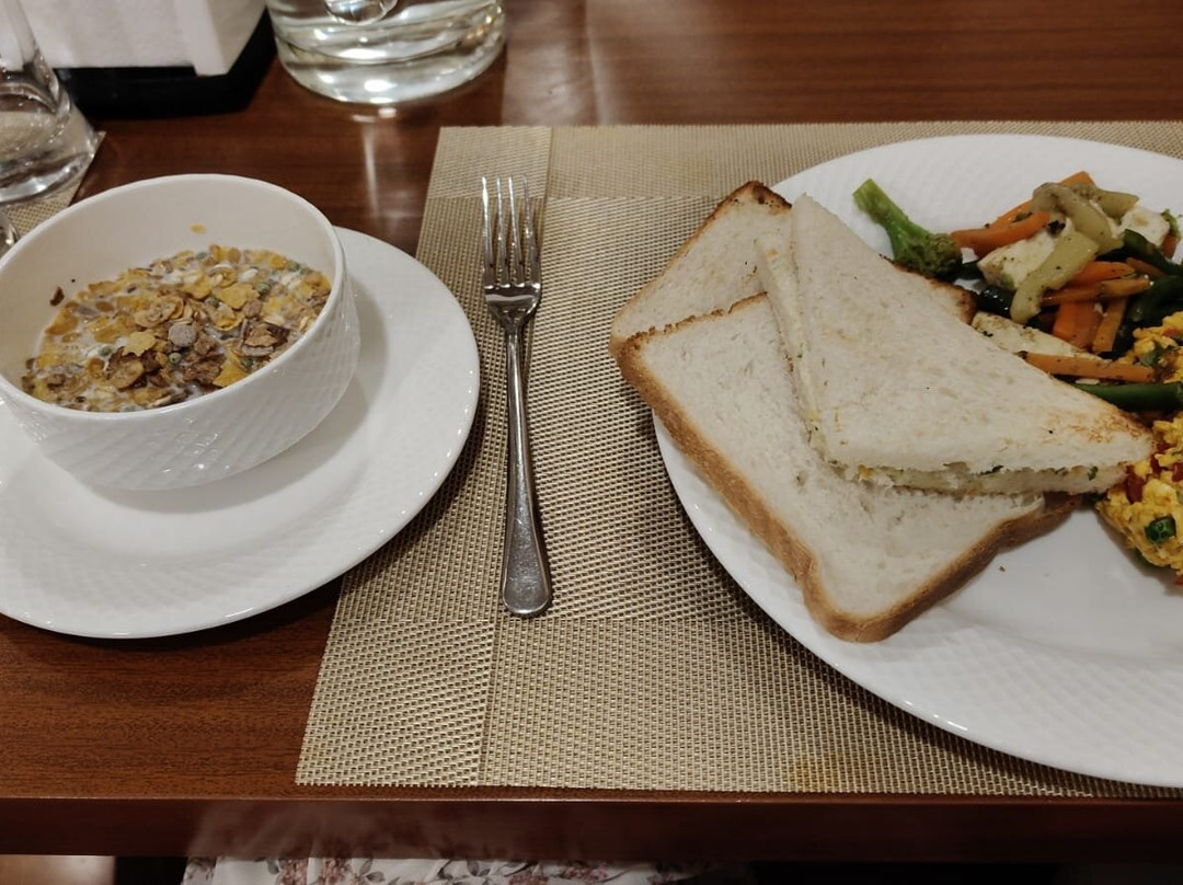 Hotel Home In By Amrik Sukhdev主图