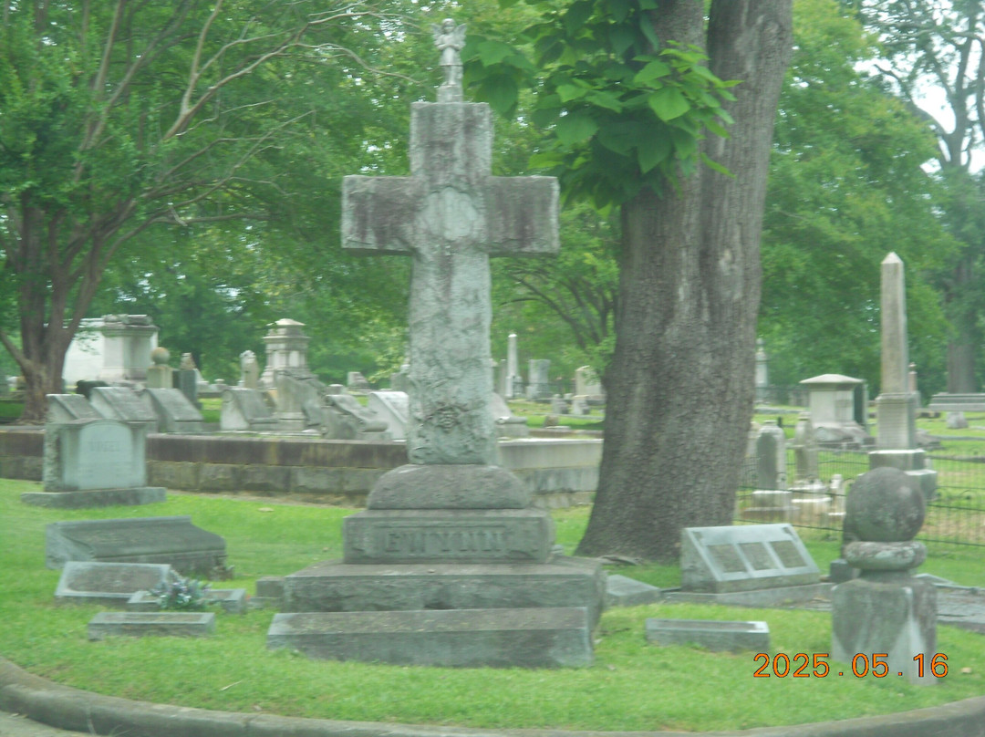 Oakwood Cemetary景点图片