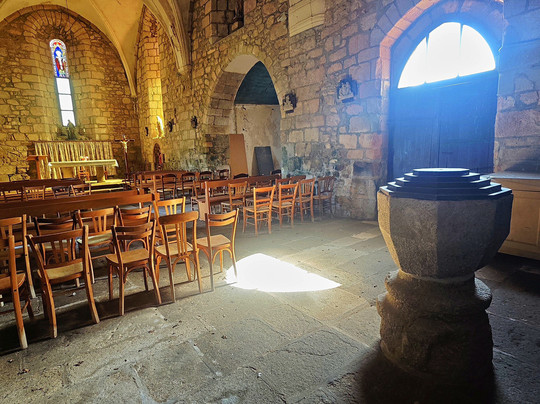 Église Saint Priest-Saint-Priest-la-Plaine必去景点