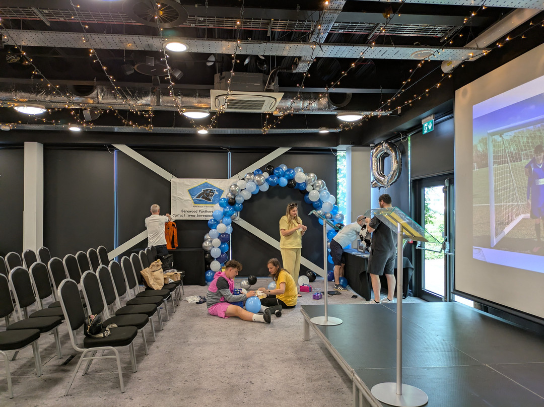 Village Hotel Portsmouth主图