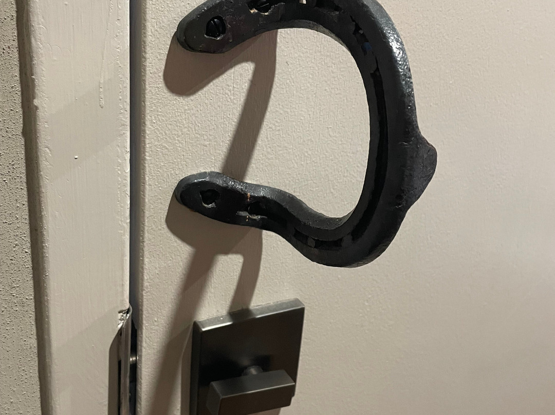 The Staging Post主图