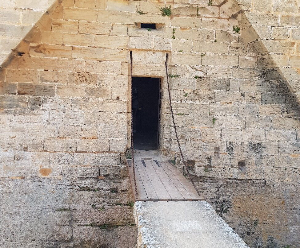Castillo de la Punta de Namer-萨可马必去景点
