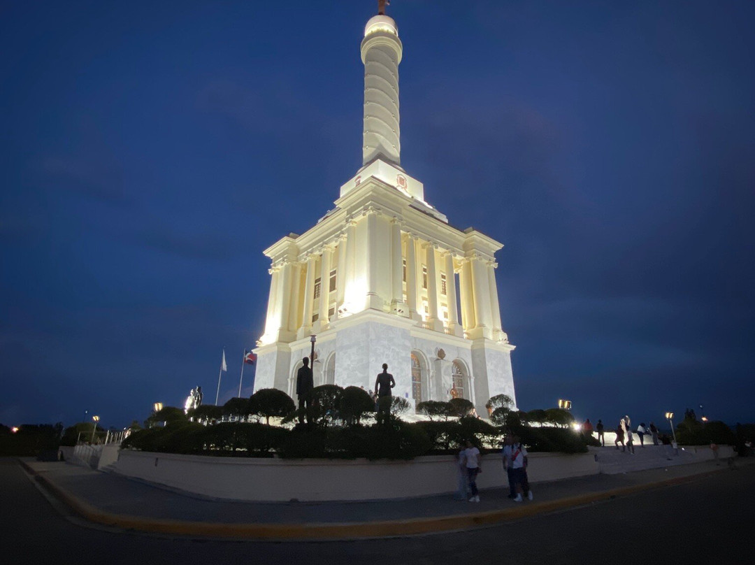 Monumento a los Heroes de la Restauracion-圣地亚哥必去景点