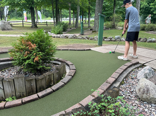 Miners Falls Mini Golf-缪尼辛必去景点