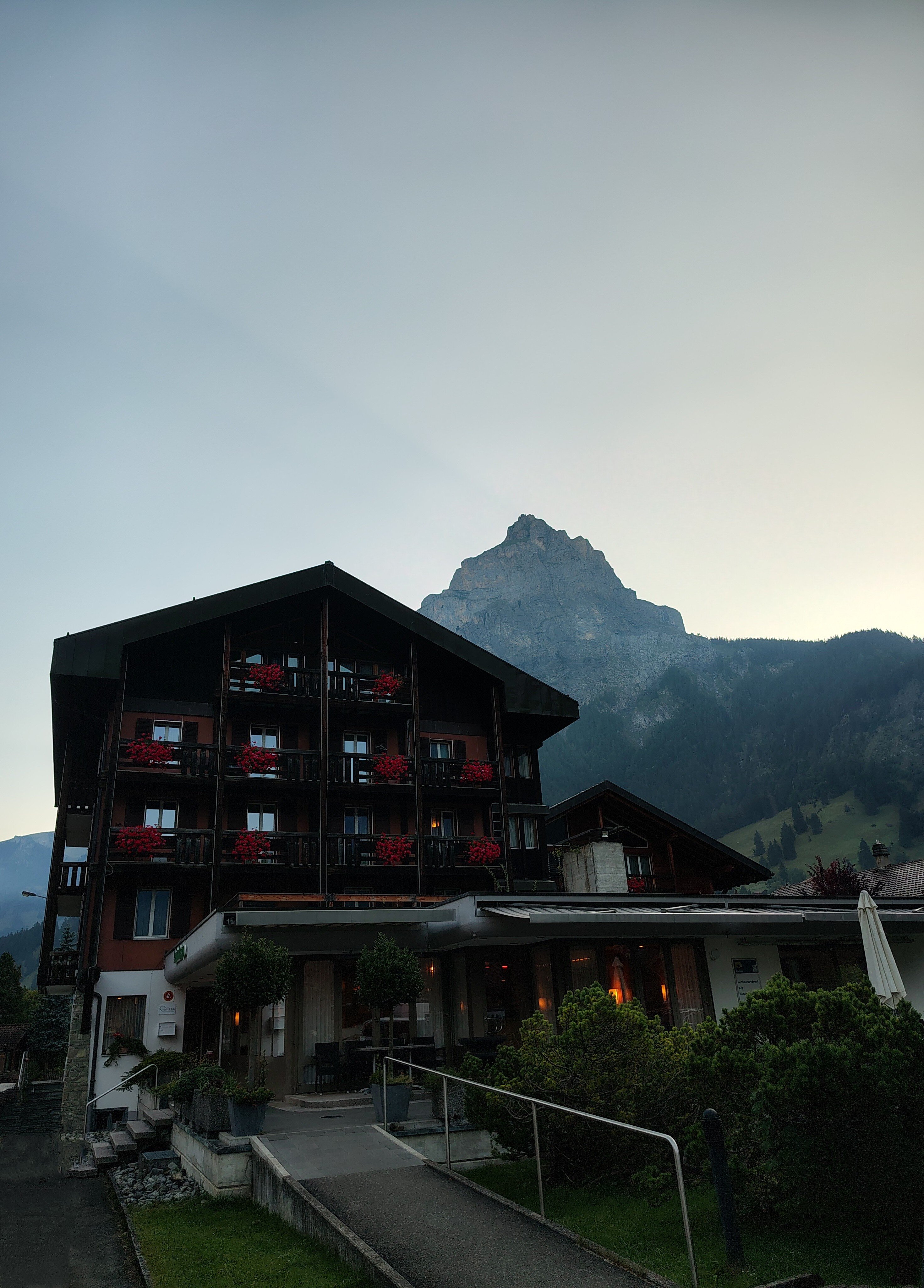 Hotel Blumlisalp-官方