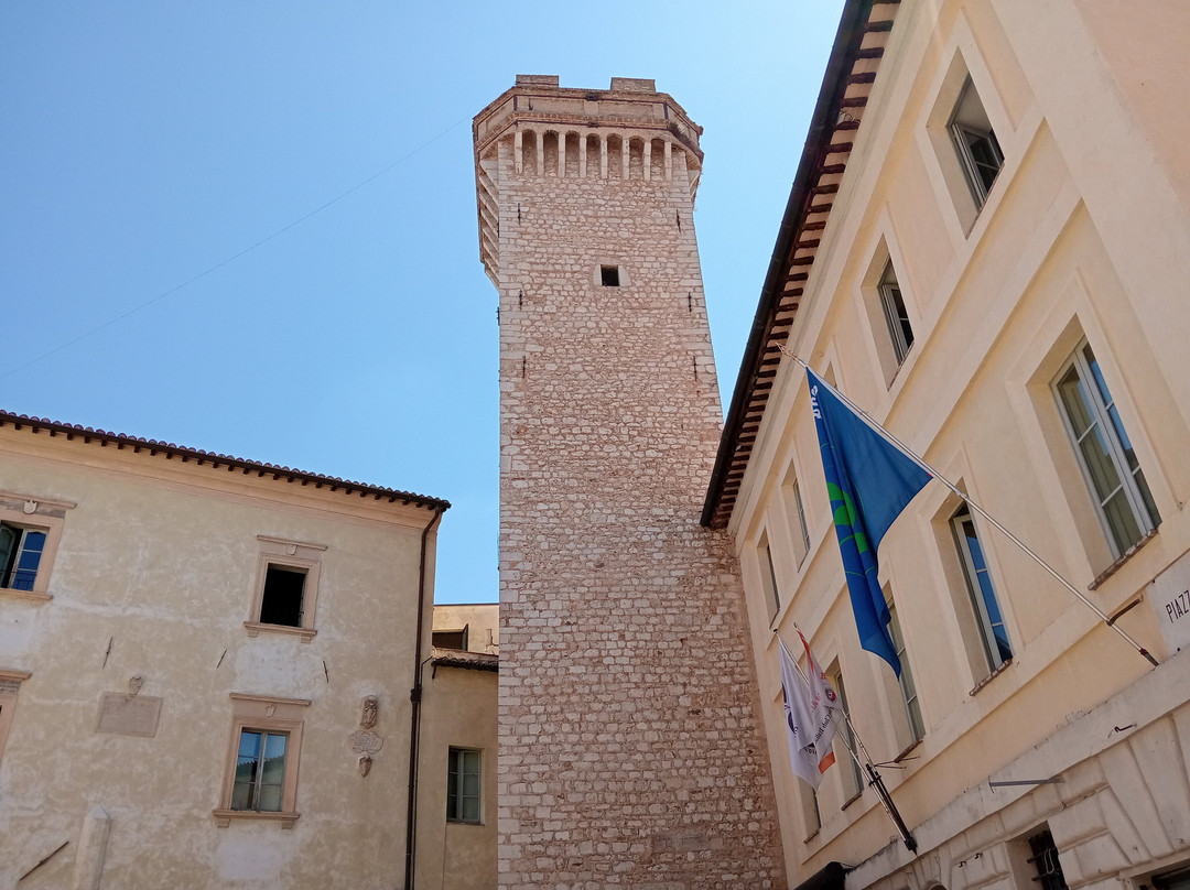 Torre Dell'orologio-Trevi必去景点