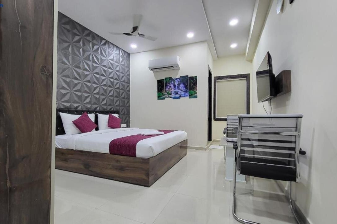 Hotel Vaishnavi Grand