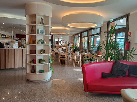 优罗烈斯特酒店主图