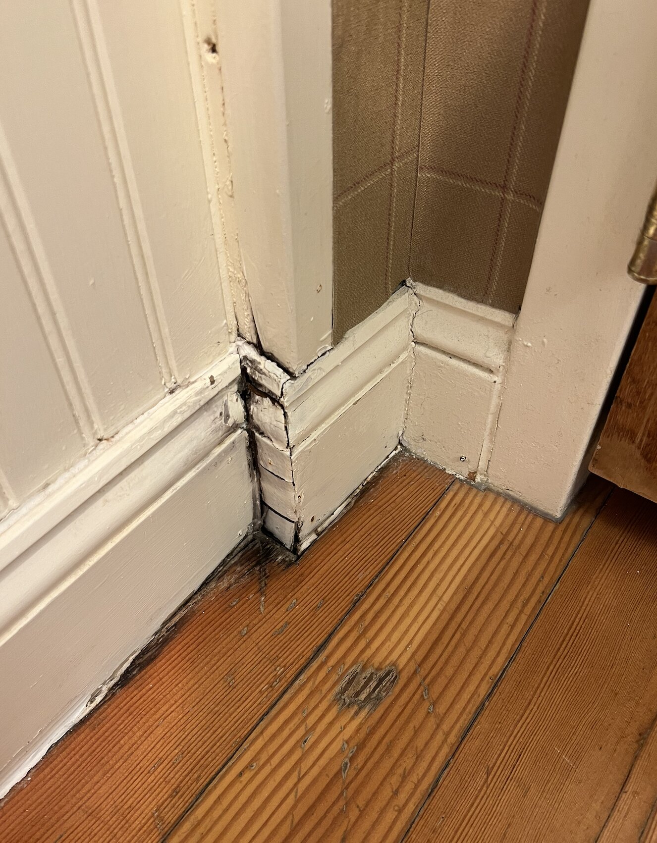 湖畔米尔瀑布酒店-客卧