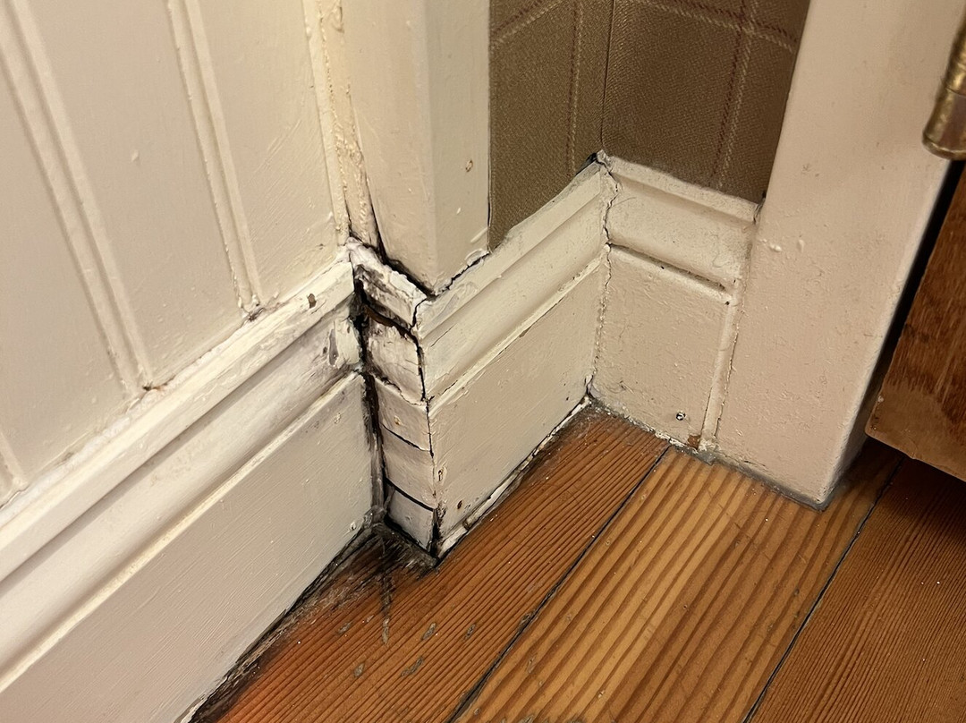 湖畔米尔瀑布酒店主图