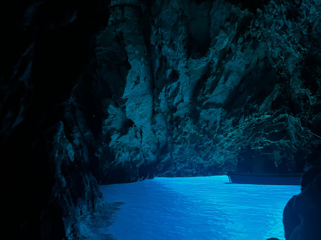 Providenca Charter and Travel-特罗吉尔必去景点