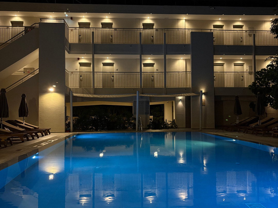 Nissi Park Hotel主图