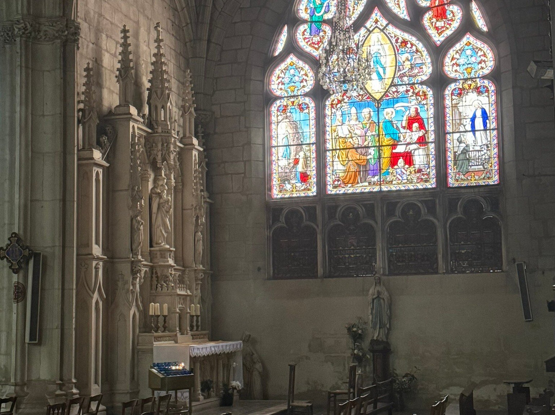 Eglise Saint Jean Baptiste-沙泰勒罗必去景点