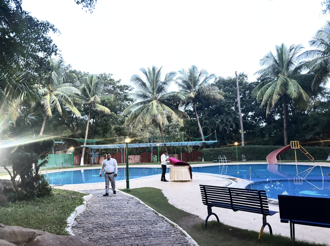 名流俱乐部酒店主图