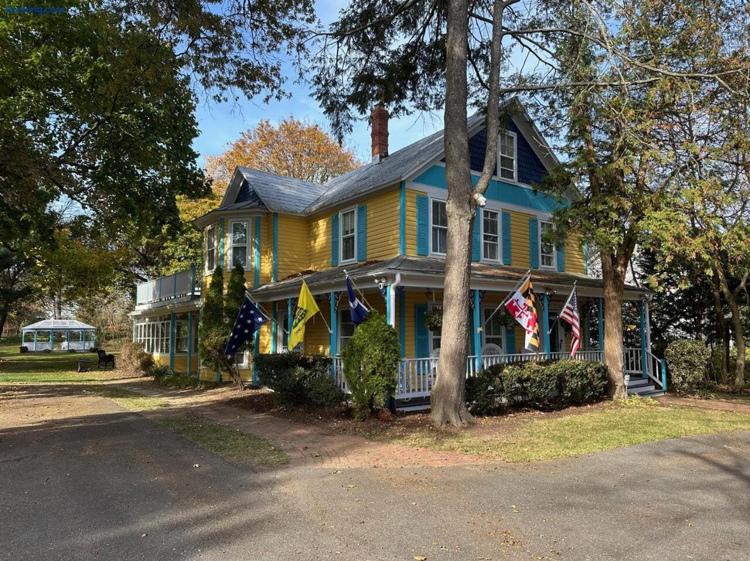 Inn On Fox Meadow - Spacious Victorian Inn