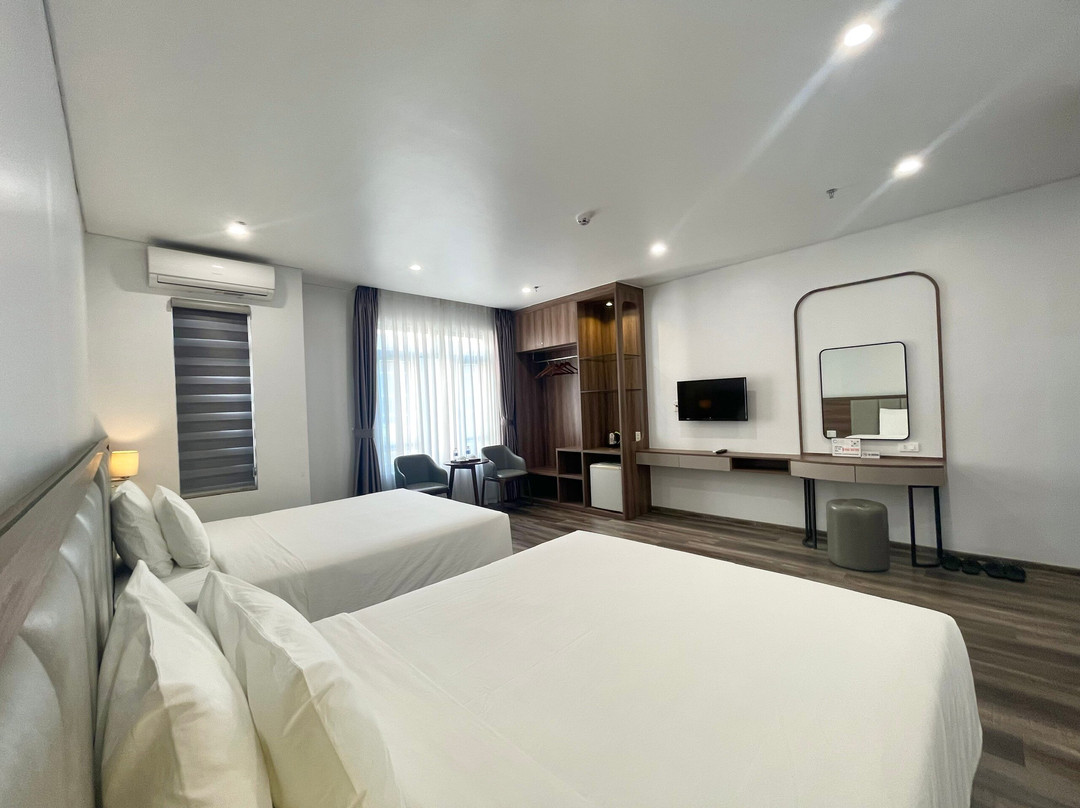 Central Halong Hotel and Travel