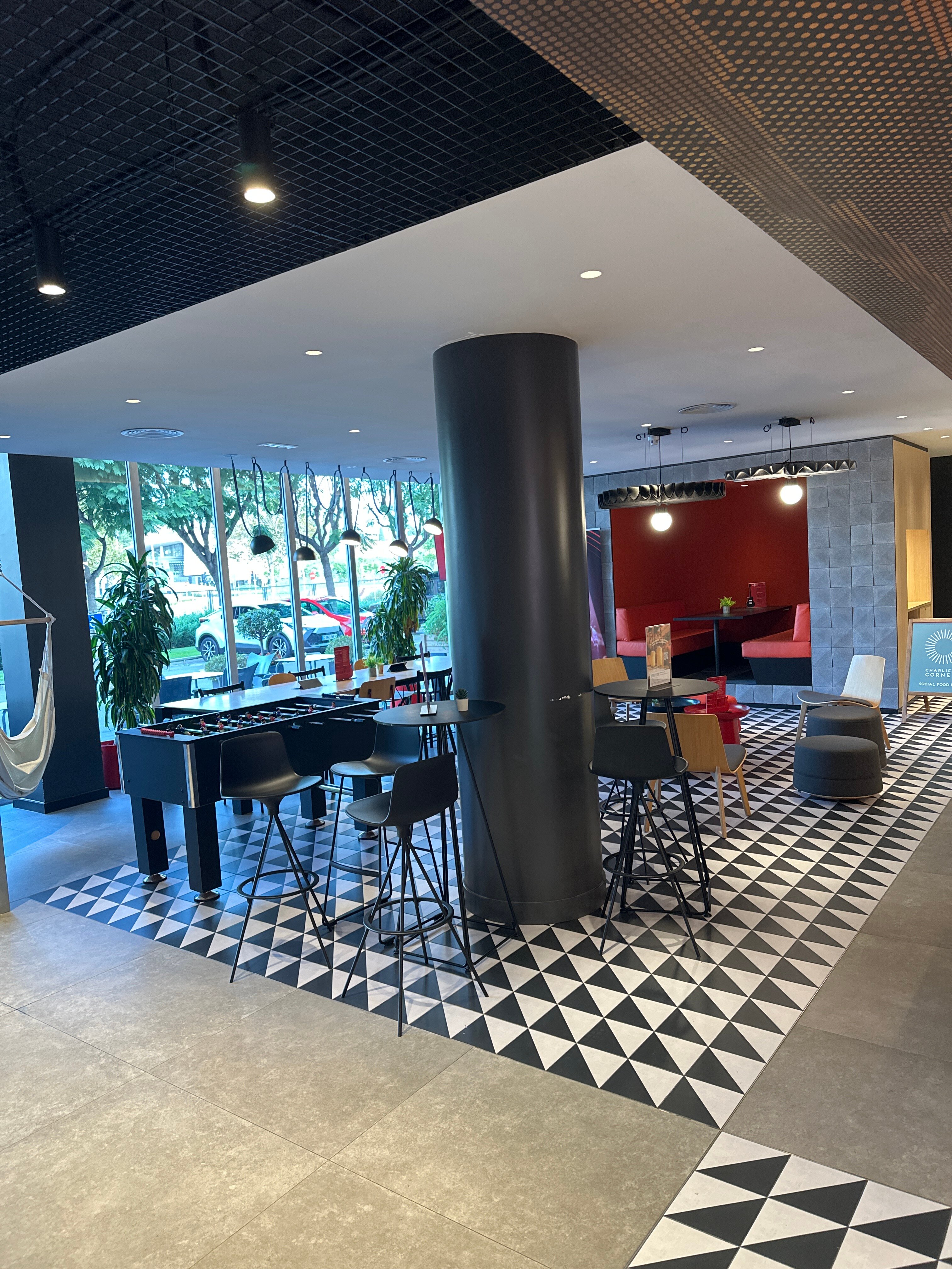 宜必思巴塞罗那维拉德坎斯机场酒店-官方