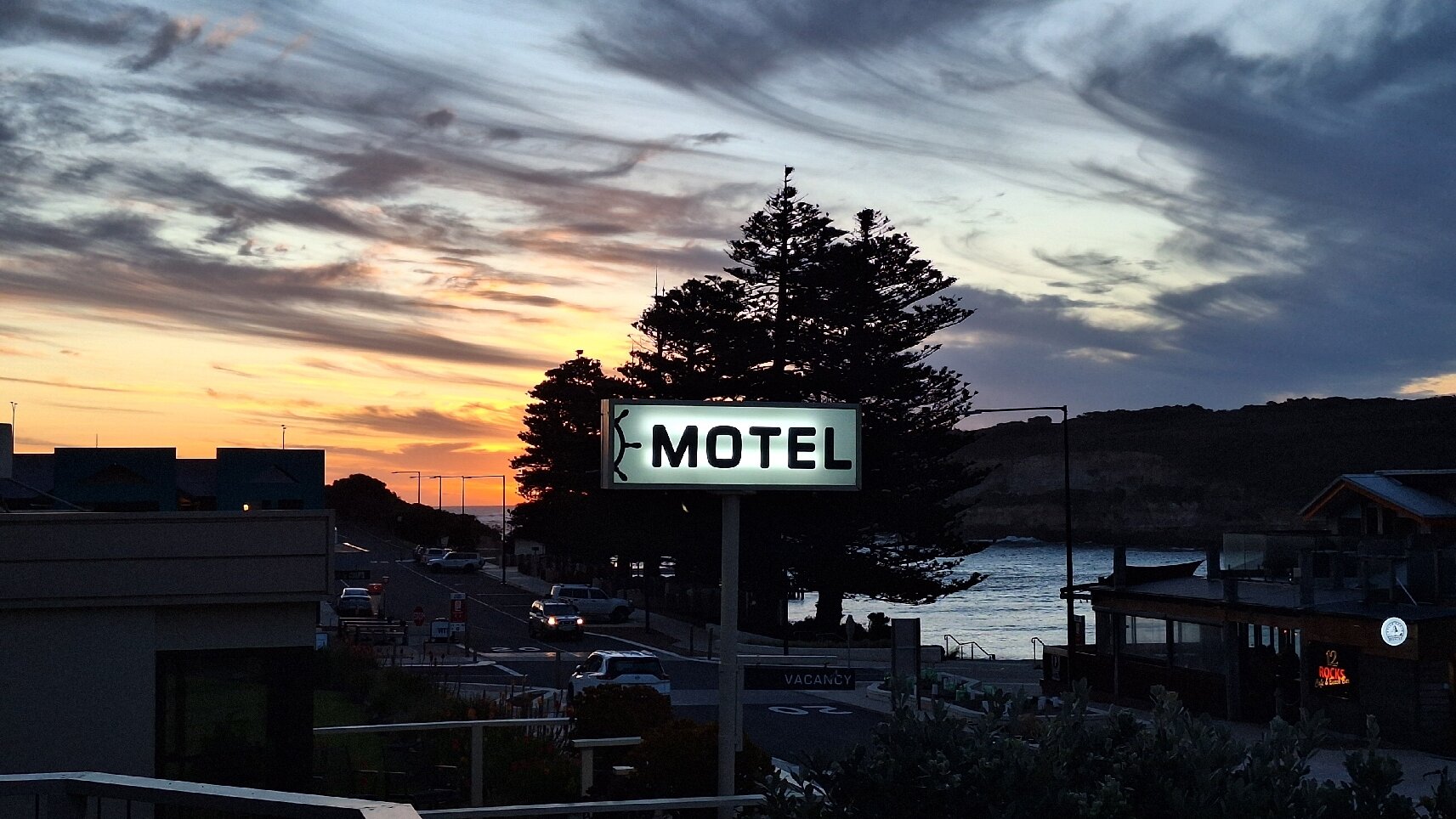 阿德湖汽车旅馆-官方