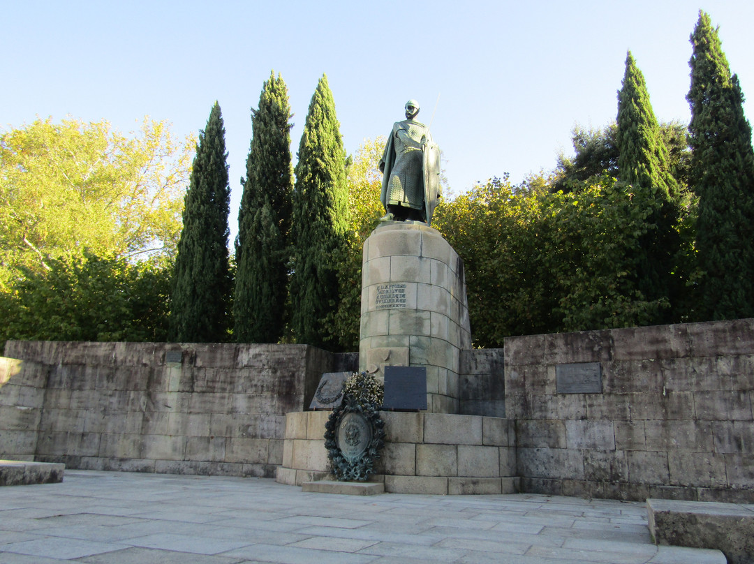 Estatua de D. Afonso Henriques-吉马良斯必去景点