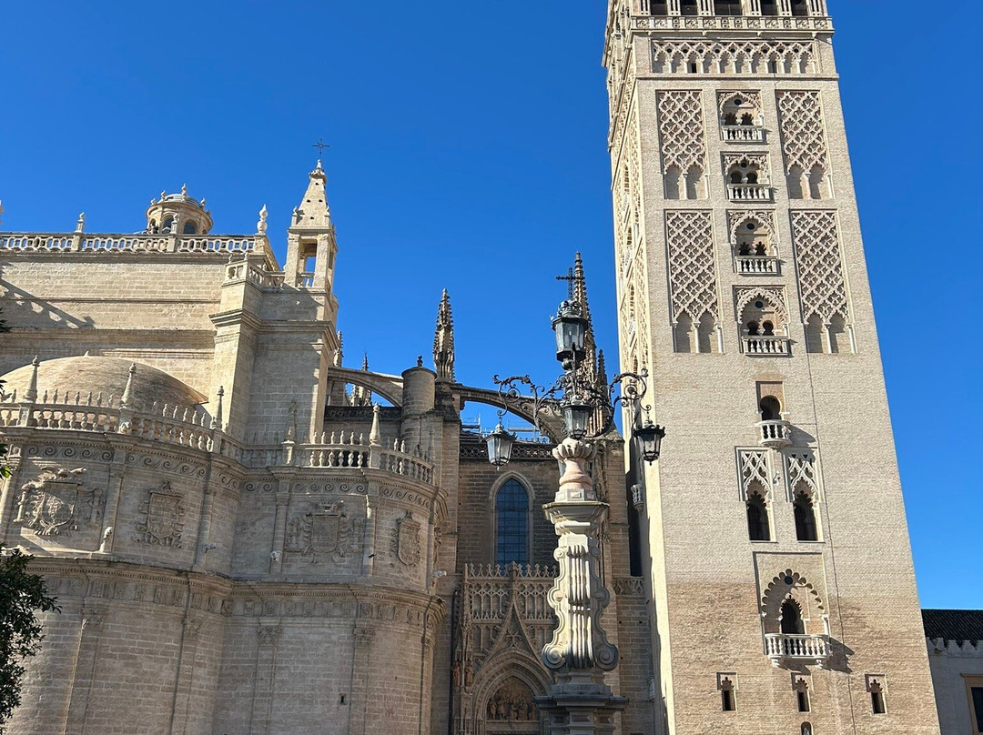 黑斯佩里亚塞维利亚酒店主图