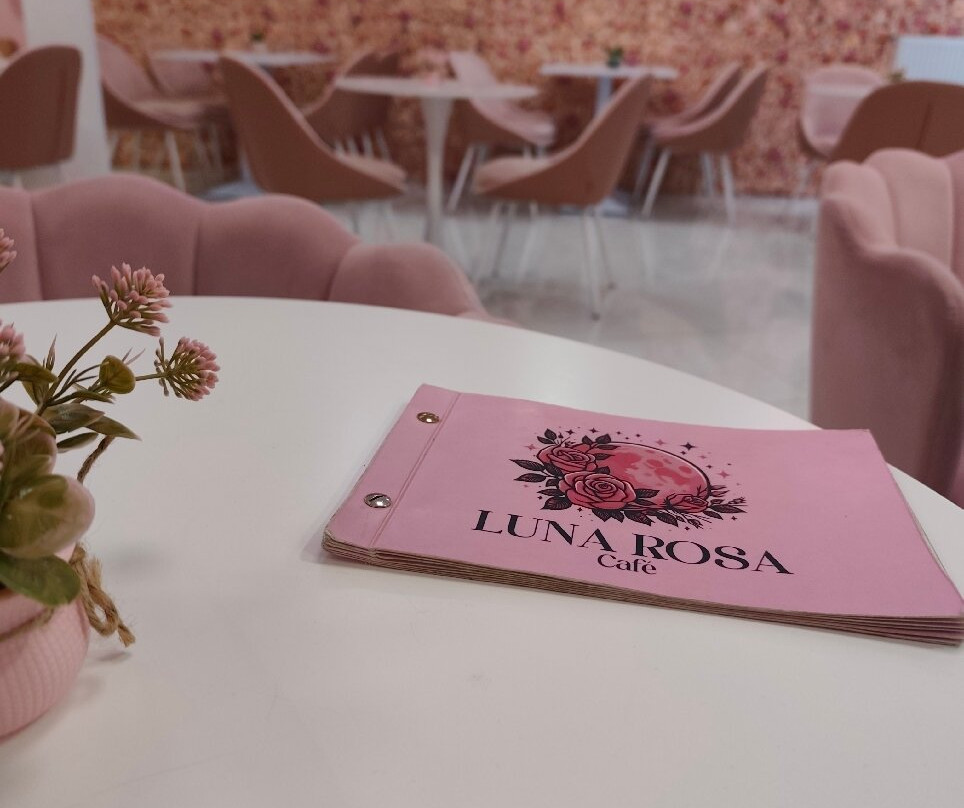 Luna Rosa Café