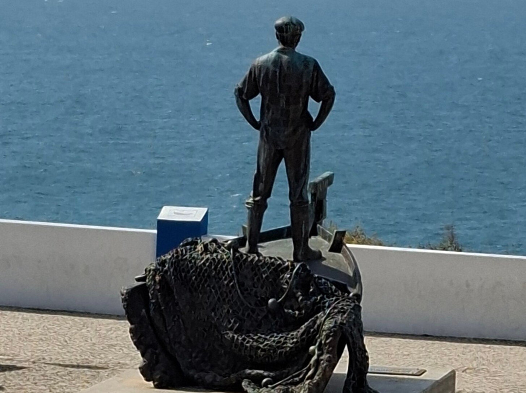 Homenagen ao Pescador Carvoeiro-卡沃埃罗必去景点