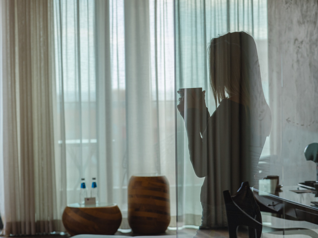 涂鸦画廊设计酒店主图