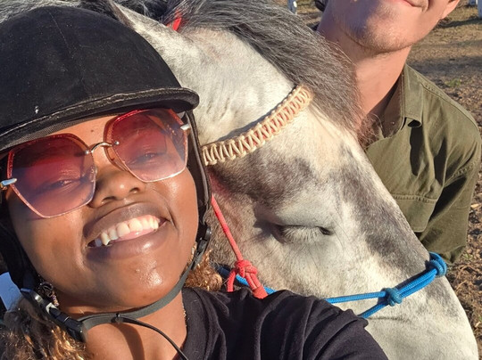 Featherfoot Beach Horse Trails & Riding School-杰佛瑞湾必去景点